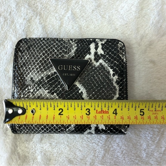 NWOT Guess Faux Python Snakeskin Small Wallet Zip Around - Picture 5 of 6